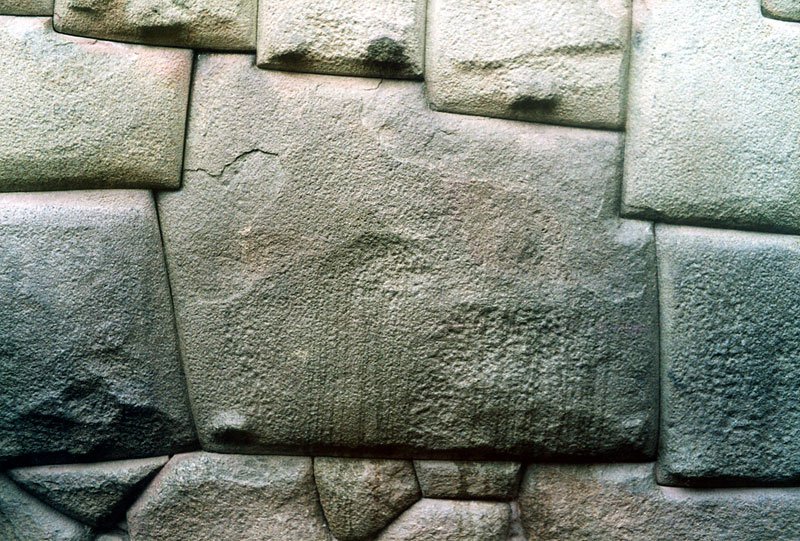 Batu 12 Sudut, Salah Satu Contoh Presisi dan Kesempurnaan Arsitektur Suku Inca