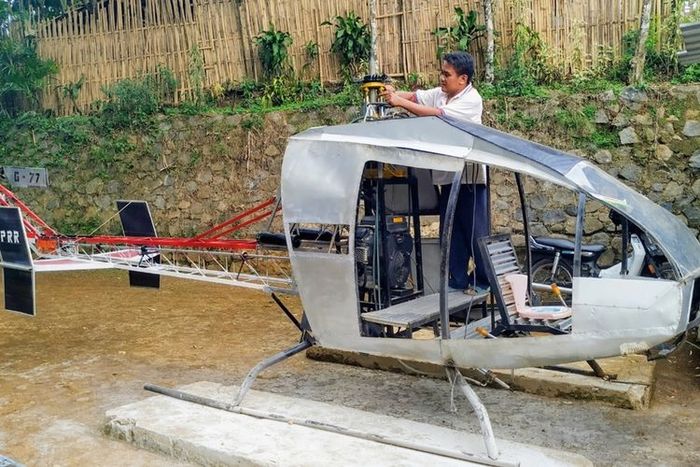 Seorang Pria Membuat Helikopter Karena Macet