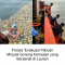 Proses 'Evakuasi' Ribuan Minyak Goreng Kemasan Yang Berserak Di Lautan