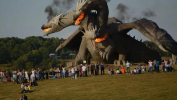 Wow Ada Monster Berkepala Tiga Yang Bisa Mengeluarkan Api Dari Mulutnya di Rusia
