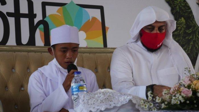Pemulung Viral Baca Al Quran di Jalanan Jadi Anak Angkat Syekh Ali Jaber
